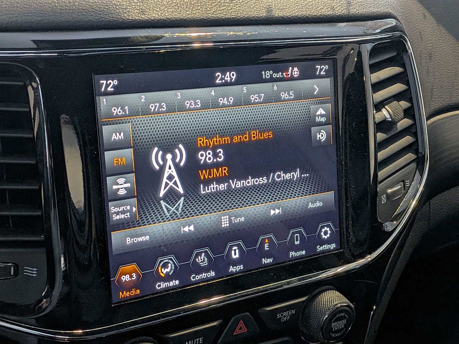 Used 2021 Jeep Grand Cherokee Laredo X image 27