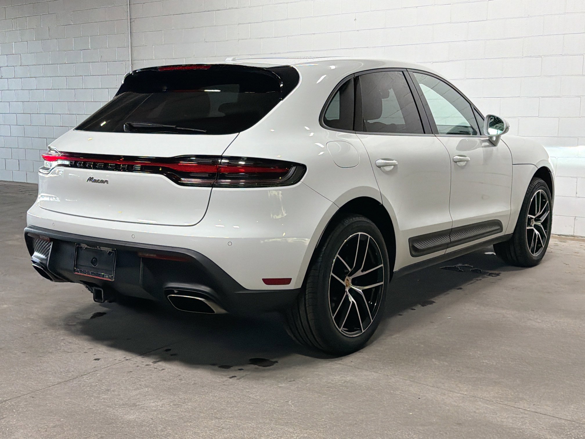 Certified 2023 Porsche Macan AWD/4WD image 7