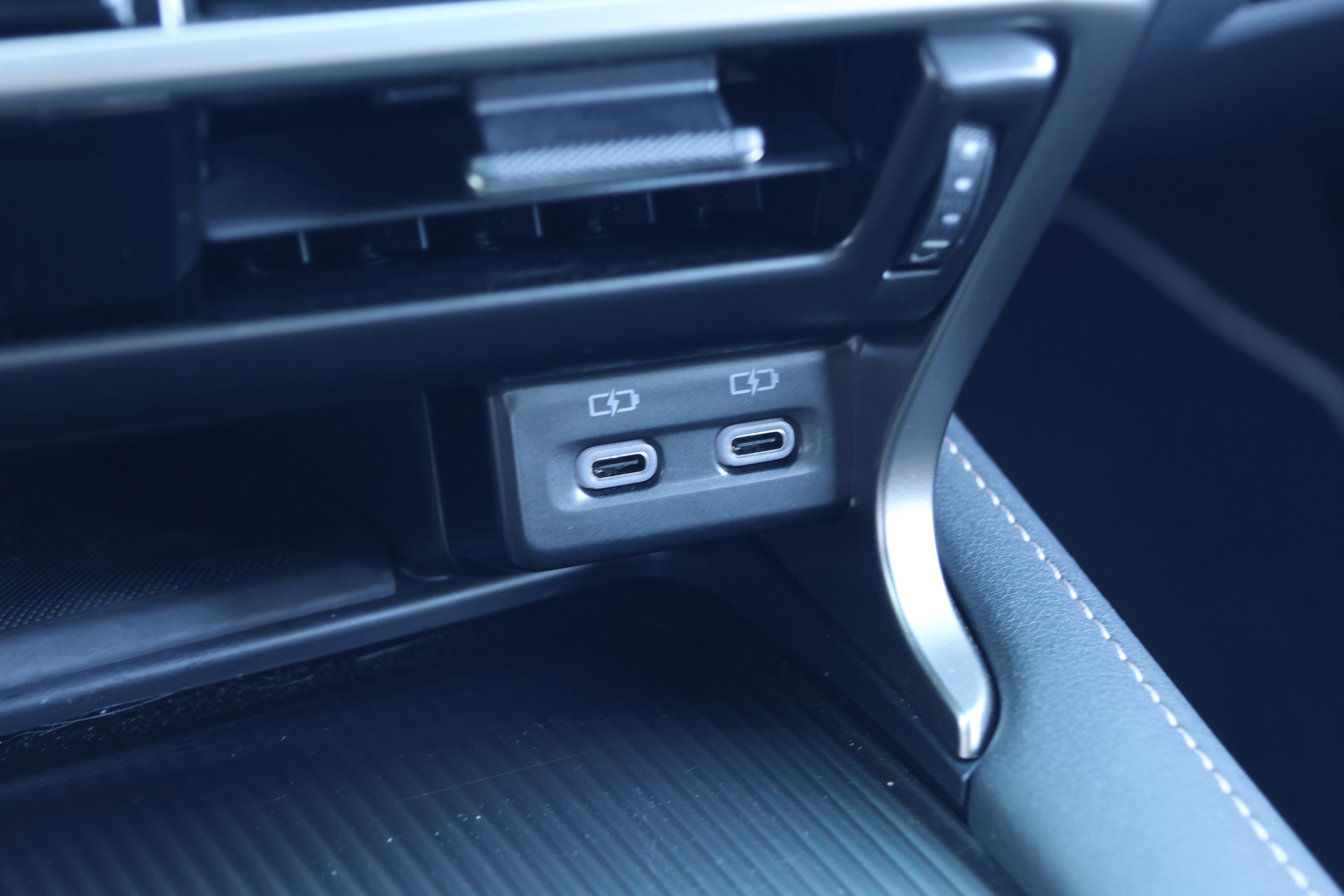 Used 2023 Lexus RX 500h F Sport w/ Cold Area Package image 29