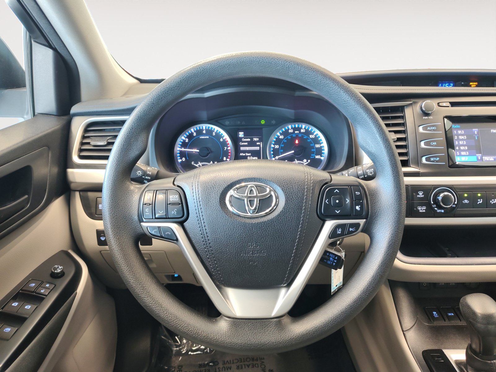 Used 2017 Toyota Highlander LE FWD image 14
