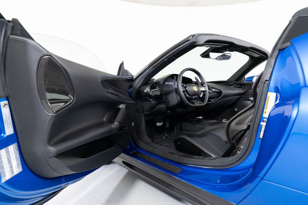 Used 2022 Ferrari SF90 Spider image 30