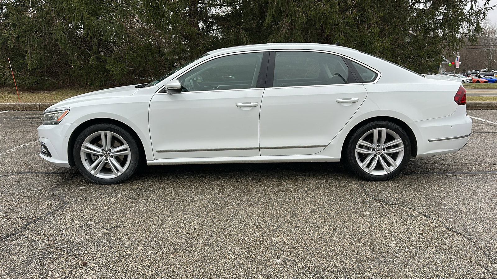 Used 2018 Volkswagen Passat 2.0T SEL Premium FWD image 28