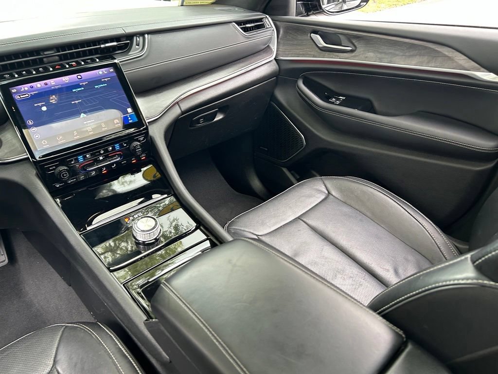 Used 2023 Jeep Grand Cherokee L Overland RWD image 12