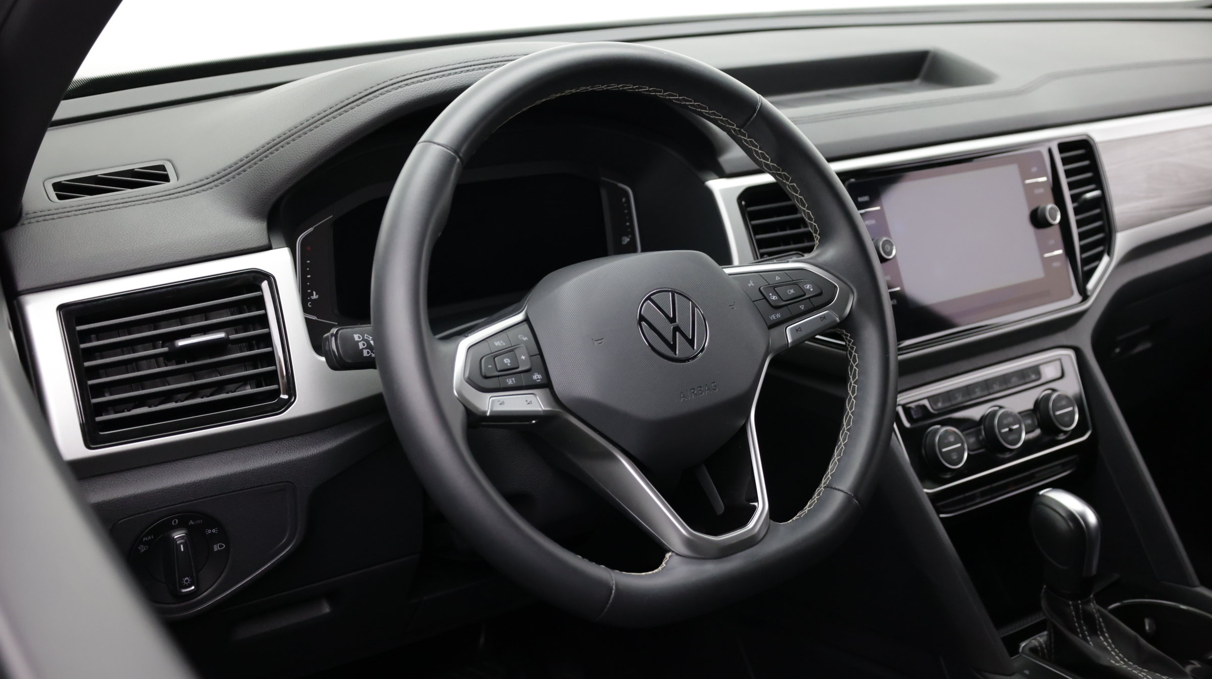 Used 2023 Volkswagen Atlas Cross Sport SE FWD image 8