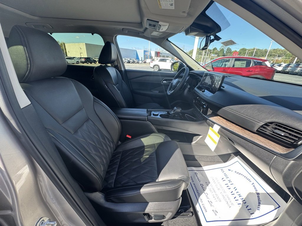 New 2026 Nissan Rogue Platinum image 9