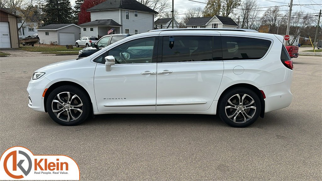 Used 2024 Chrysler Pacifica Pinnacle w/ Trailer Tow Group image 4