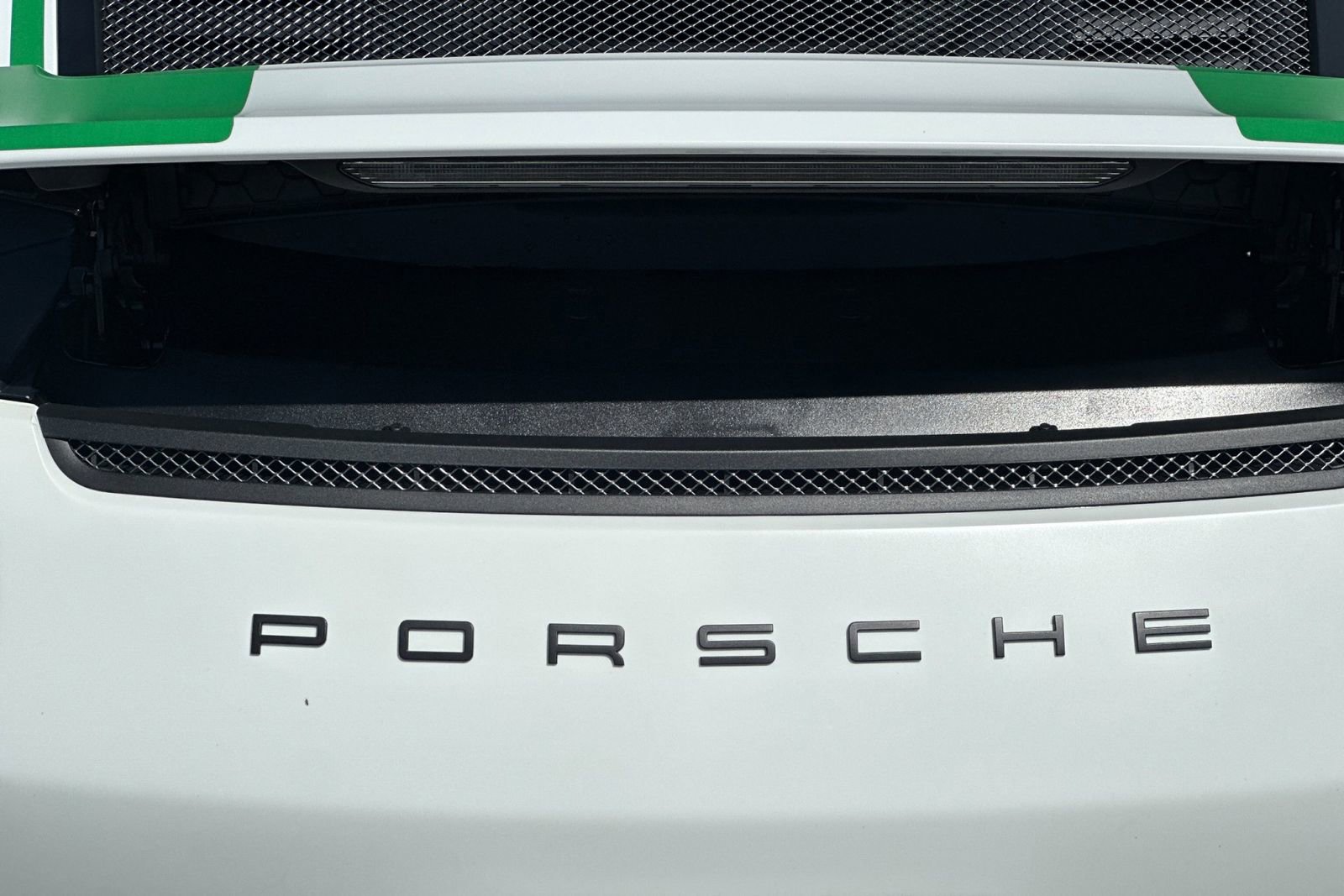 Certified 2016 Porsche 911 R image 36