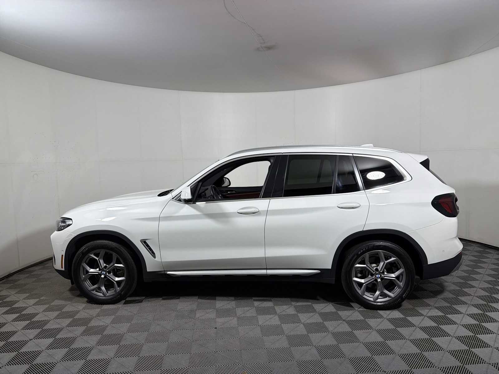 Used 2024 BMW X3 xDrive30i w/ Premium Package AWD/4WD image 4