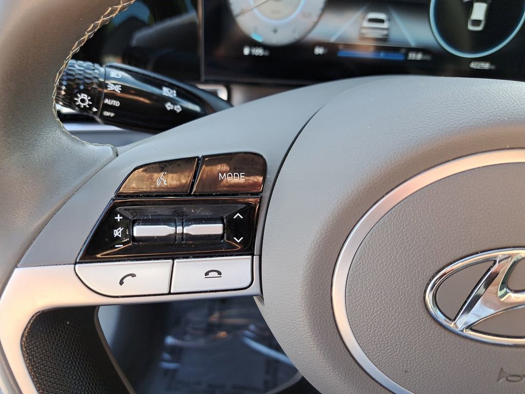 Used 2023 Hyundai Elantra SEL w/ Convenience Package image 17