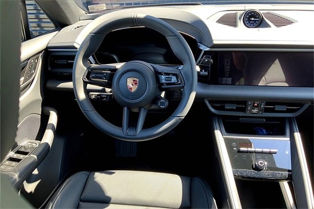 Used 2025 Porsche Macan 4 Electric image 23