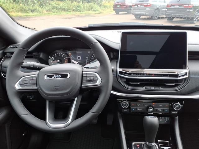 New 2025 Jeep Compass Latitude w/ Sun & Sound Group image 10