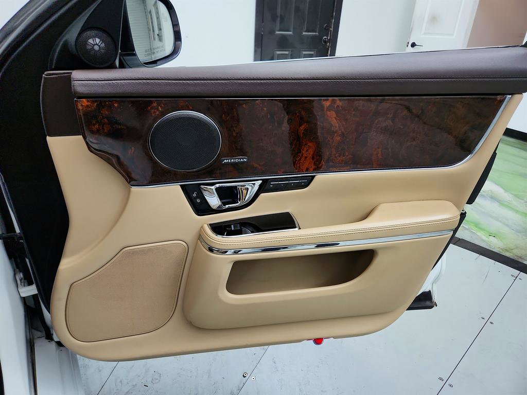 Used 2015 Jaguar XJ image 28