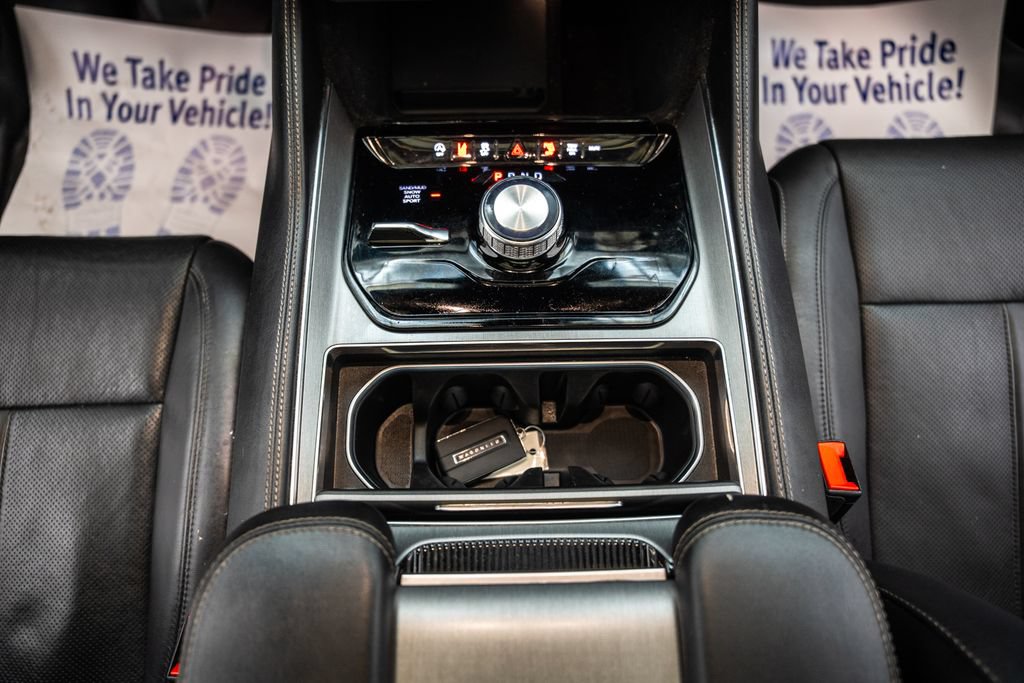 Used 2024 Jeep Wagoneer Series II AWD/4WD image 29