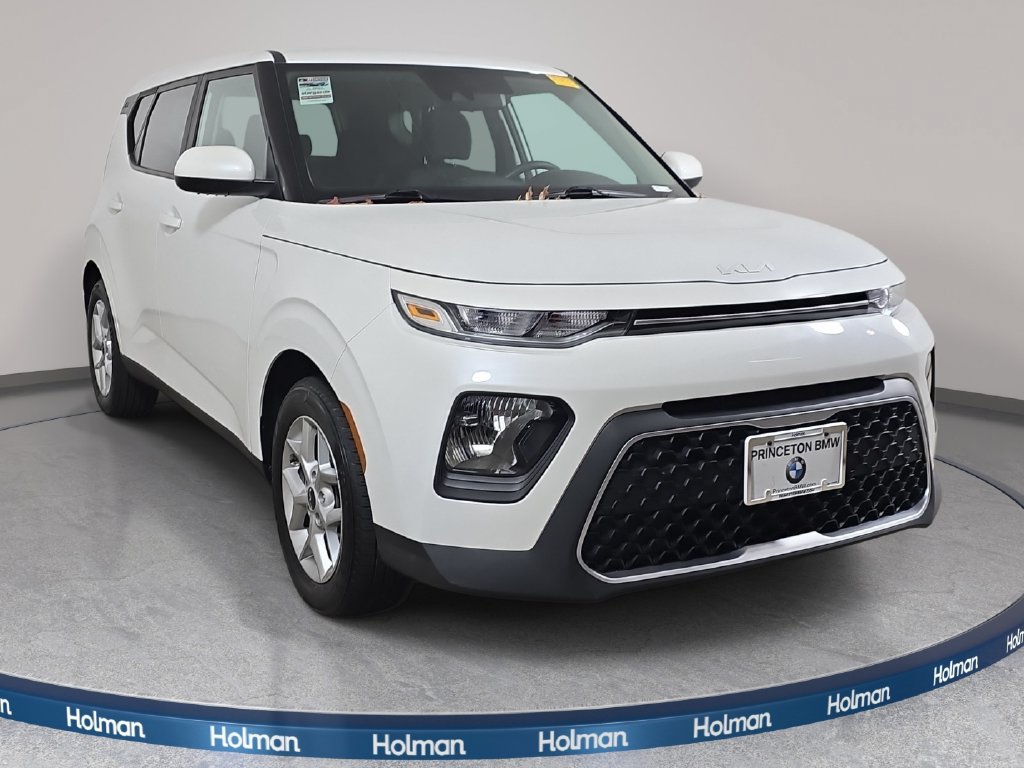 Used 2022 Kia Soul LX w/ Technology Package FWD image 4