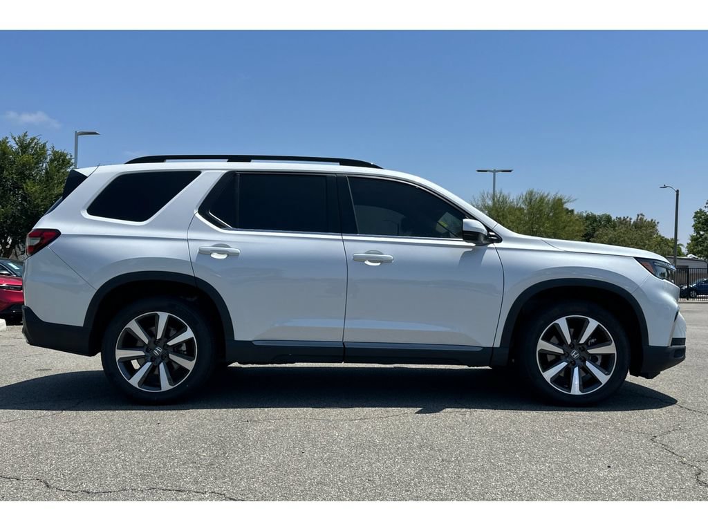 Certified 2025 Honda Pilot Touring image 7