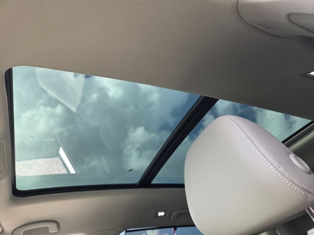 Used 2024 Volkswagen Atlas SE w/ Panoramic Sunroof Package FWD image 23