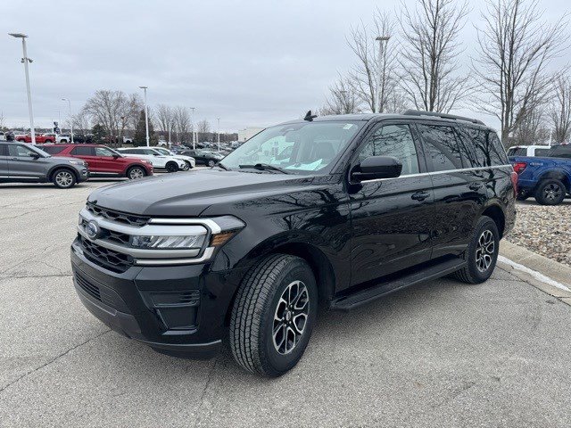 Certified 2024 Ford Expedition XLT image 3