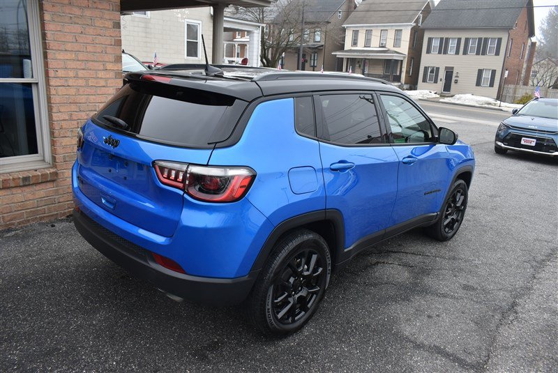 Used 2022 Jeep Compass Latitude w/ Convenience Group AWD/4WD image 3