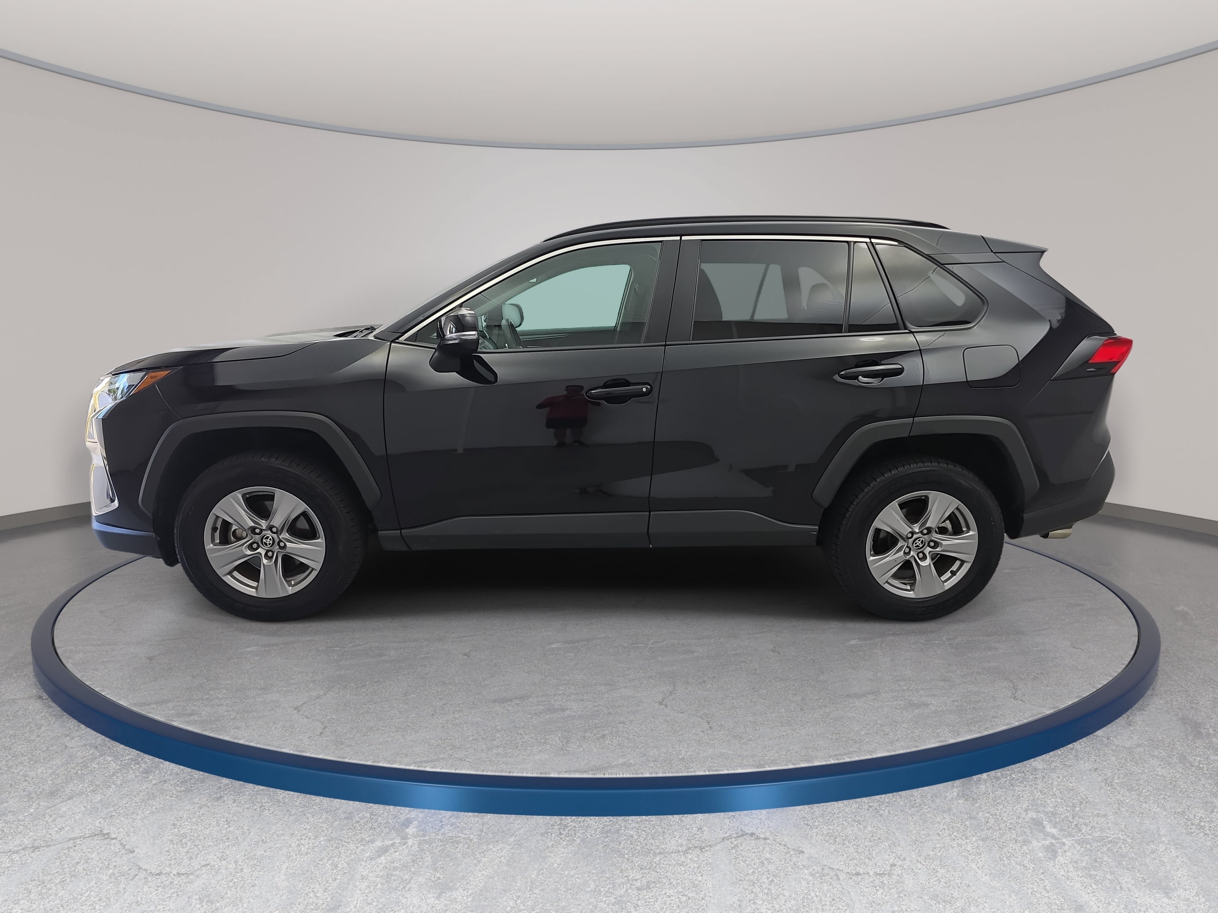 Used 2025 Toyota RAV4 XLE FWD image 8