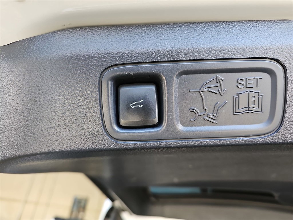 Used 2022 Ford Expedition Max Limited image 13