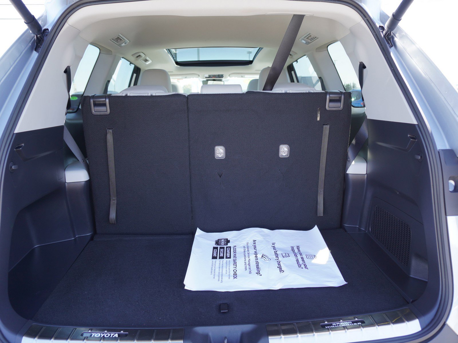 Used 2025 Toyota Grand Highlander FWD image 11