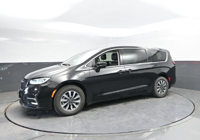 Used 2024 Chrysler Pacifica Limited FWD image 7