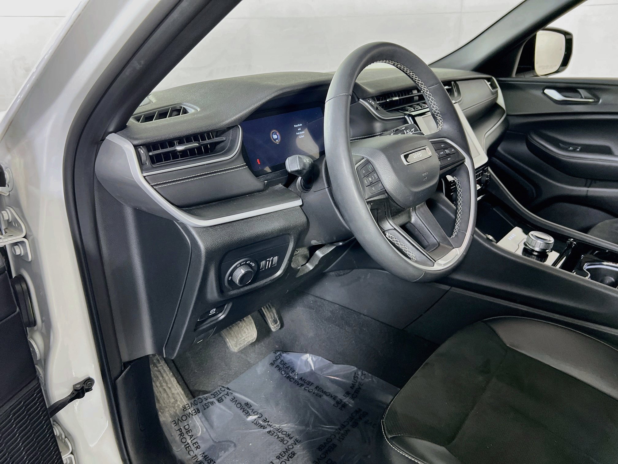Used 2023 Jeep Grand Cherokee Altitude AWD/4WD image 9