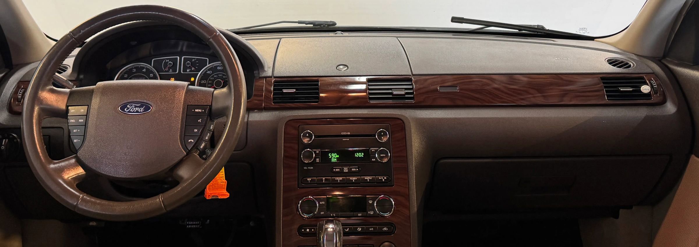 Used 2009 Ford Taurus SEL image 23