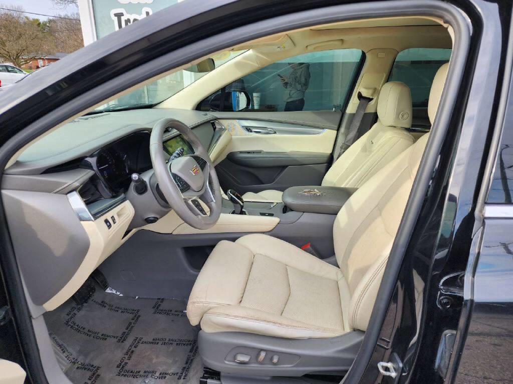 Used 2017 Cadillac XT5 Luxury w/ Driver Awareness Package FWD image 9