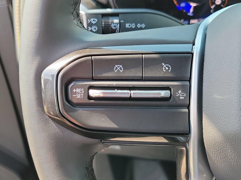 Used 2025 Chevrolet Colorado ZR2 w/ Technology Package AWD/4WD image 18