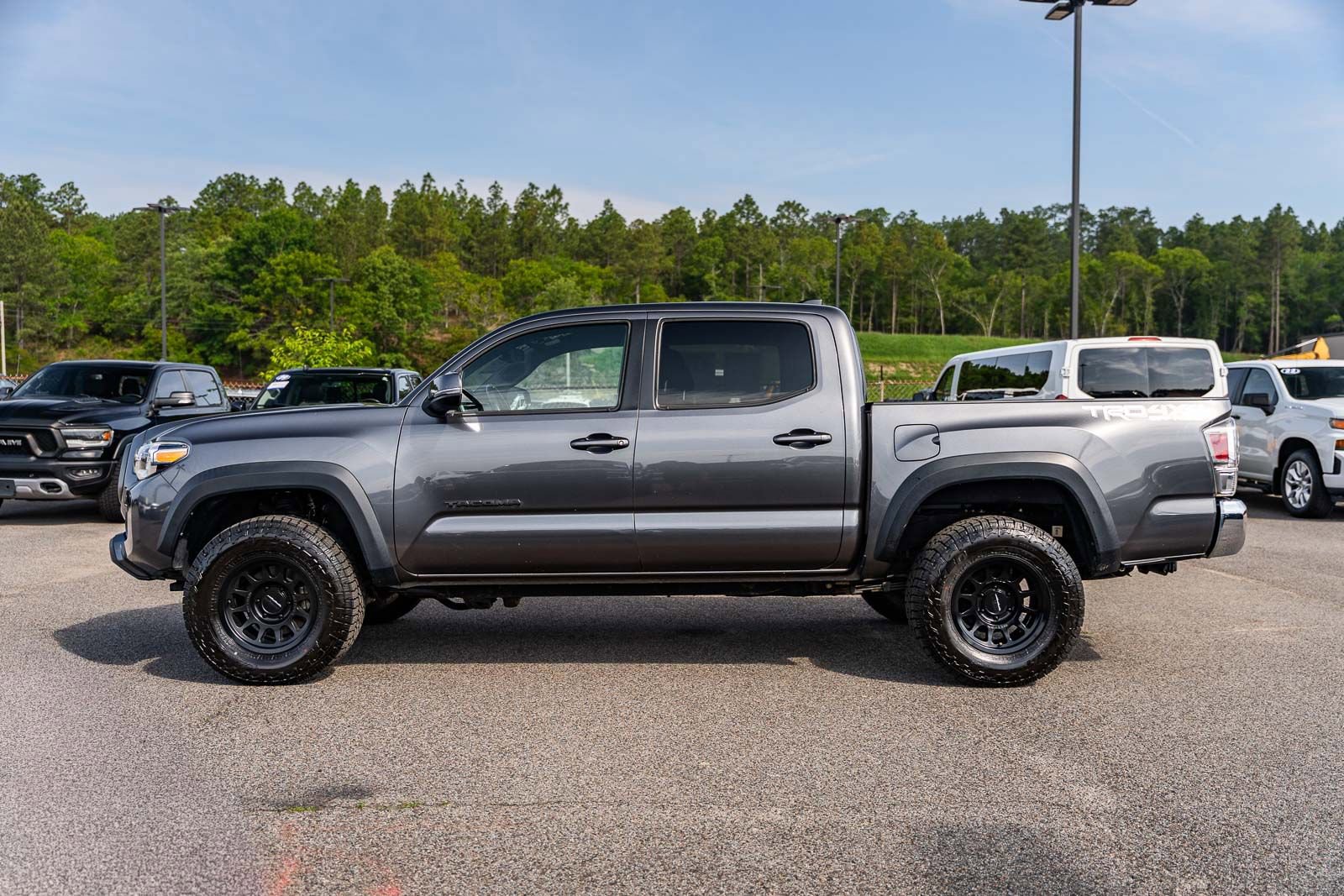 Used 2021 Toyota Tacoma TRD Off-Road AWD/4WD image 4