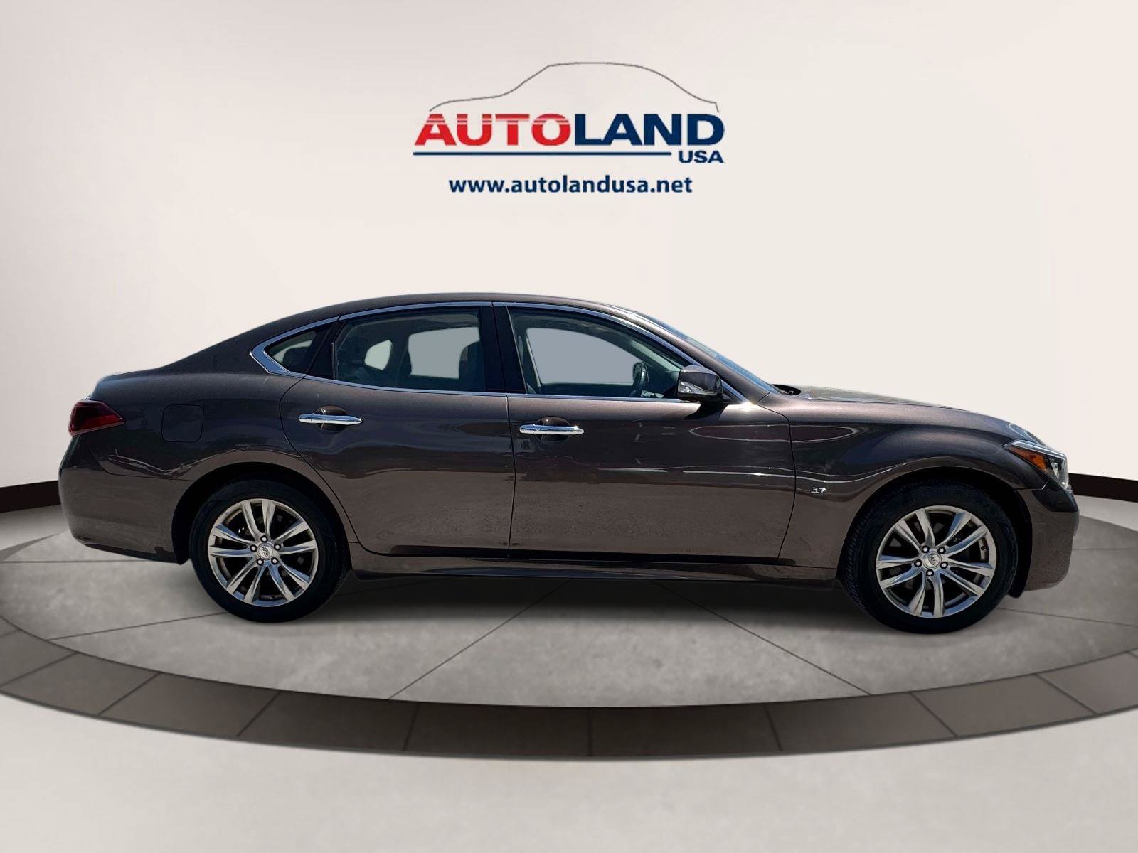 Used 2019 INFINITI Q70 Luxe AWD/4WD image 3