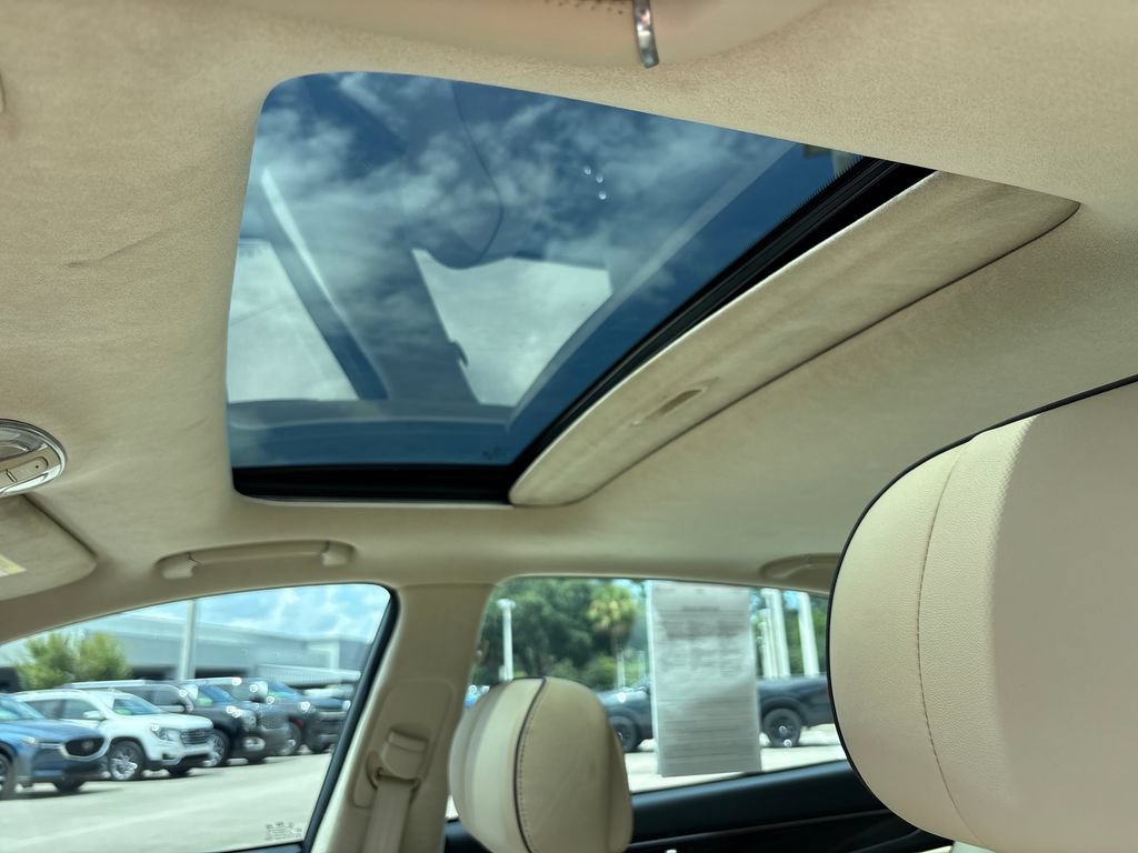 Used 2015 Hyundai Equus Signature RWD image 8