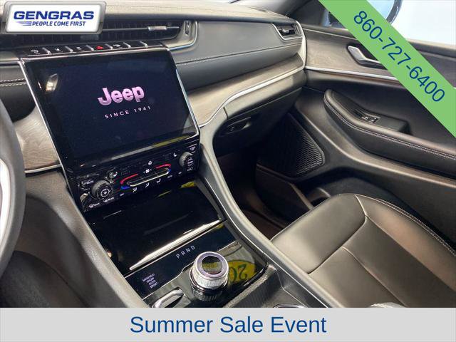 Certified 2025 Jeep Grand Cherokee L Limited w/ Trailer Tow Package AWD/4WD image 16