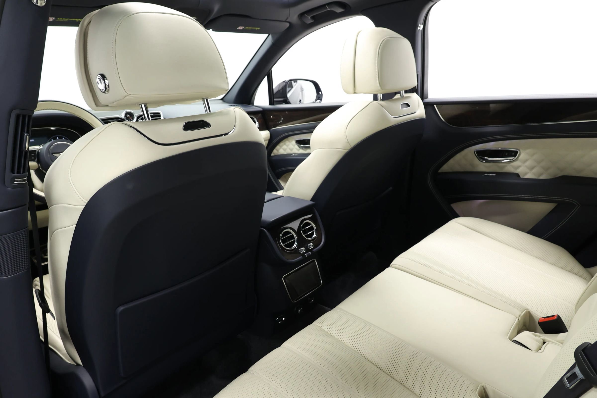 Used 2022 Bentley Bentayga image 78