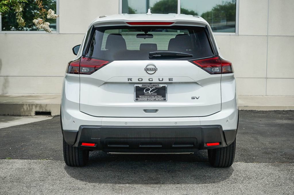 Used 2024 Nissan Rogue SV image 5