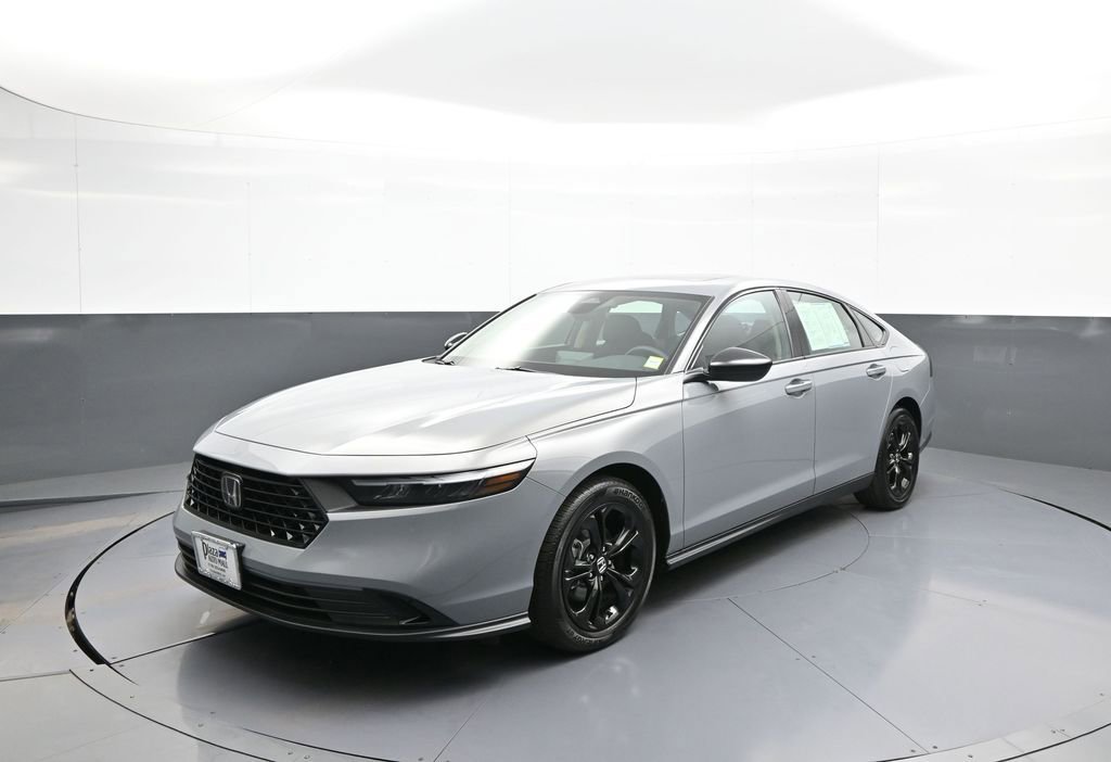 Used 2025 Honda Accord SE image 1