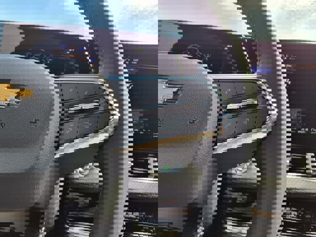 New 2025 Chevrolet Equinox LT w/ Safety and Technology Package image 13