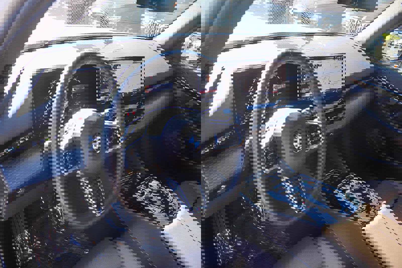 Used 2025 BMW 530i w/ M Sport Package image 17