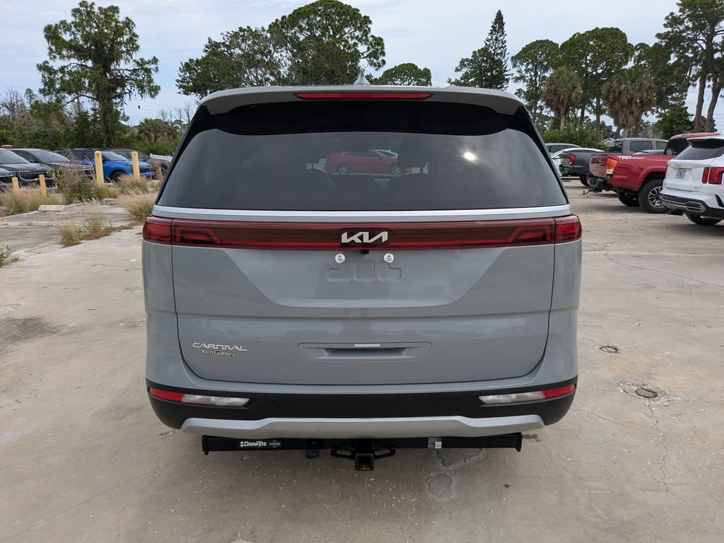 Used 2024 Kia Carnival EX FWD image 7