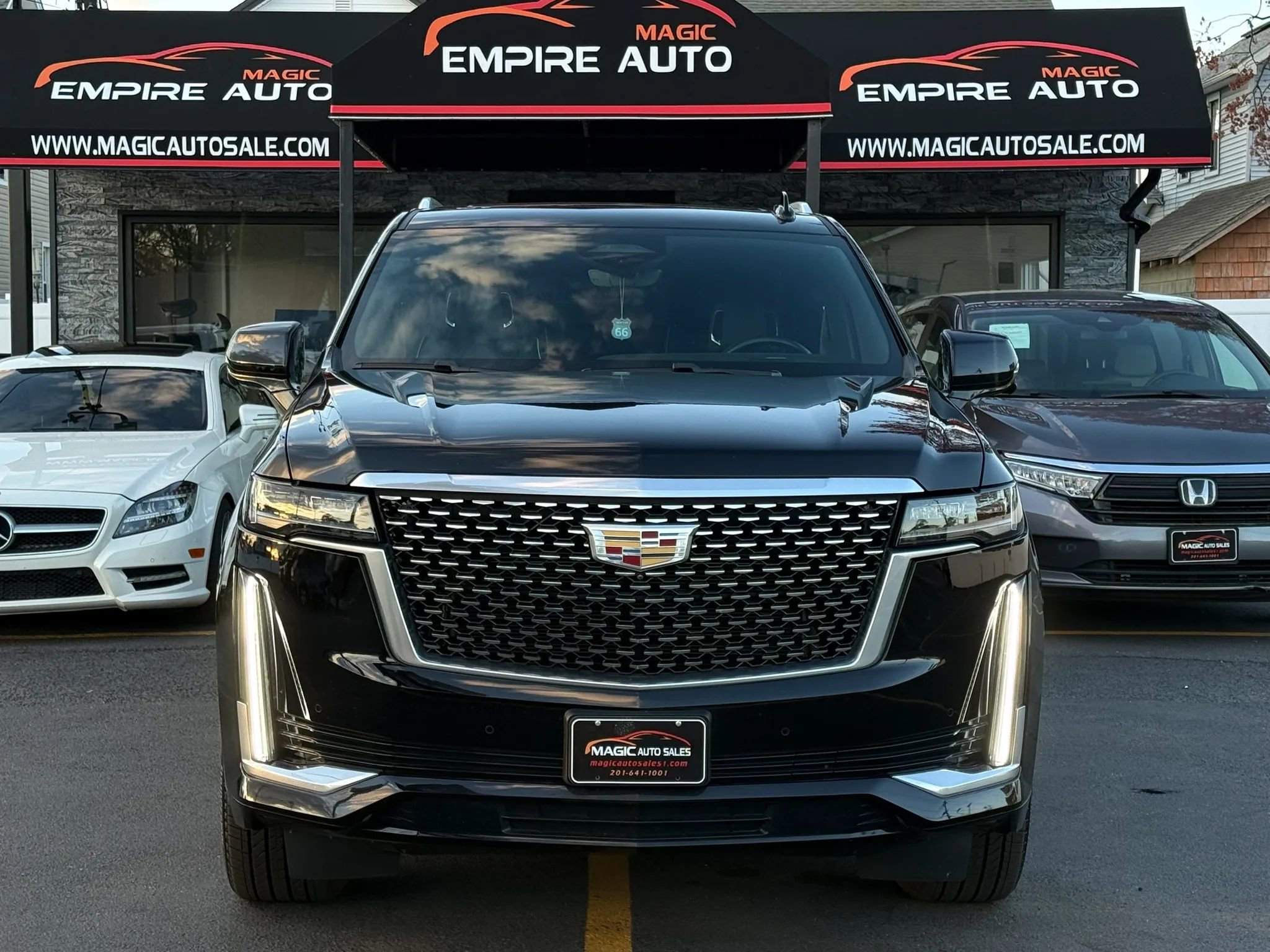 Used 2023 Cadillac Escalade ESV Premium Luxury AWD/4WD image 3