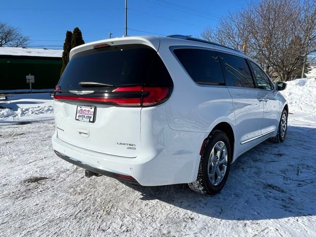 Used 2021 Chrysler Pacifica Limited image 5