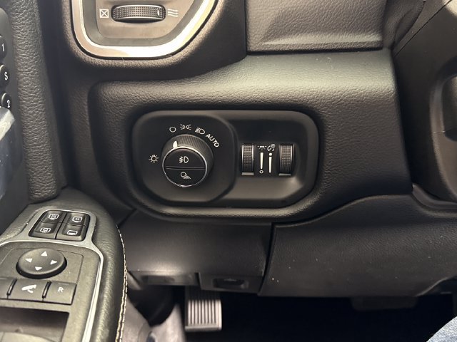 Used 2024 RAM 2500 Laramie w/ Safety Group AWD/4WD image 35