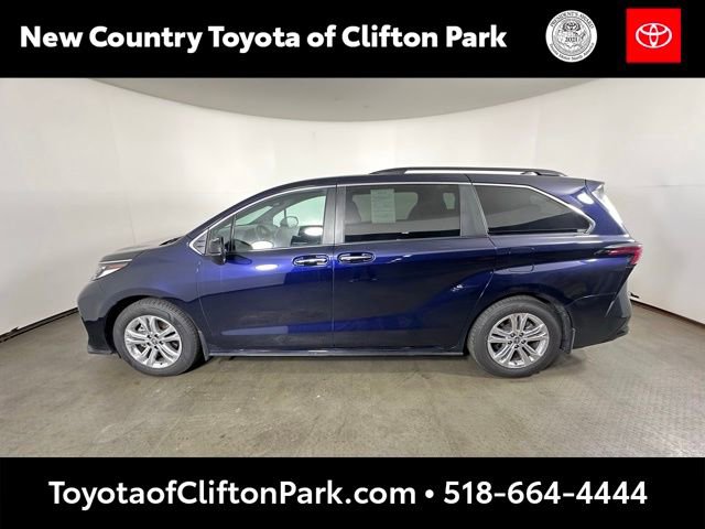 Used 2023 Toyota Sienna XSE w/ XSE Plus Package AWD/4WD image 6