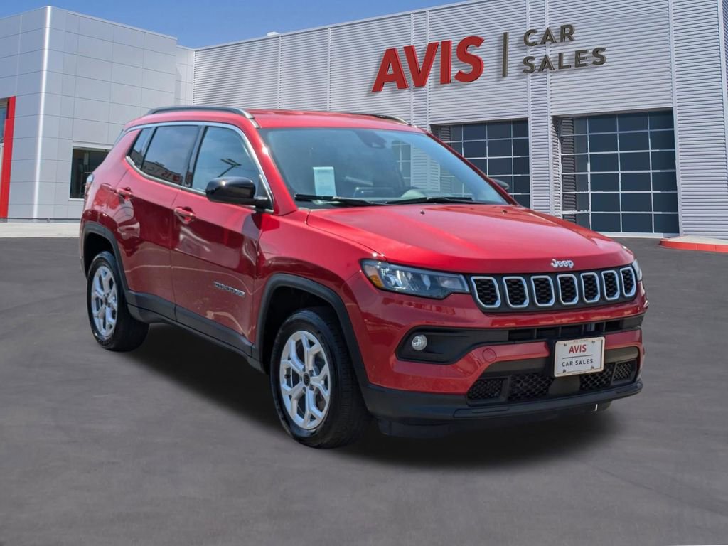 Used 2025 Jeep Compass Latitude image 3