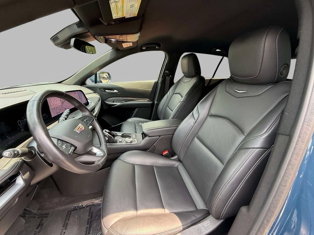 Used 2025 Cadillac XT4 Premium Luxury FWD image 2
