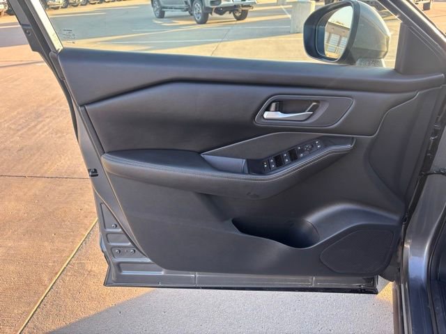 Used 2024 Nissan Rogue SV image 16