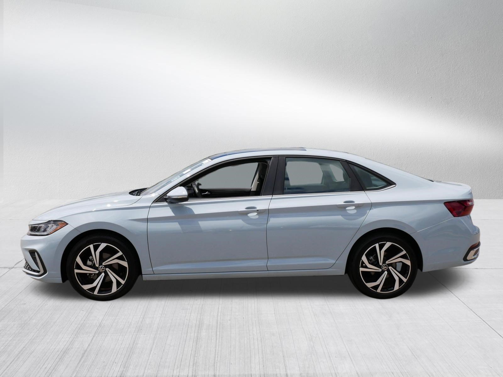Used 2026 Volkswagen Jetta SEL FWD image 4