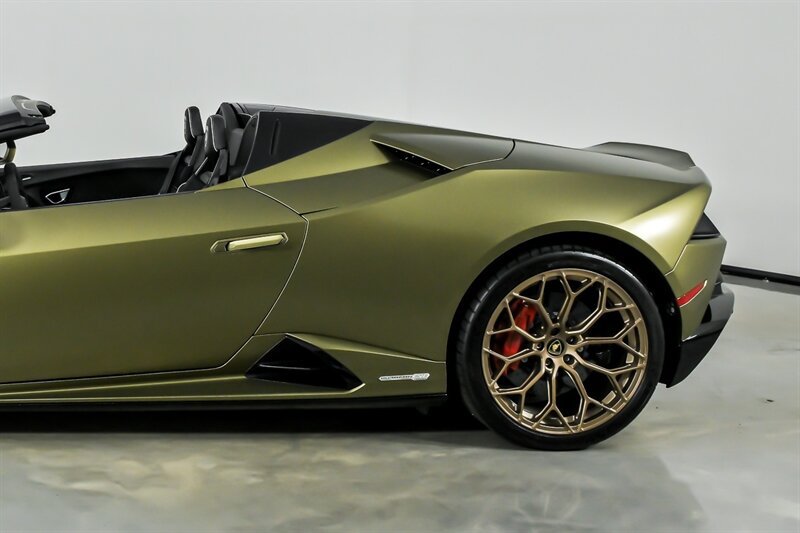 Used 2022 Lamborghini Huracan EVO RWD image 7
