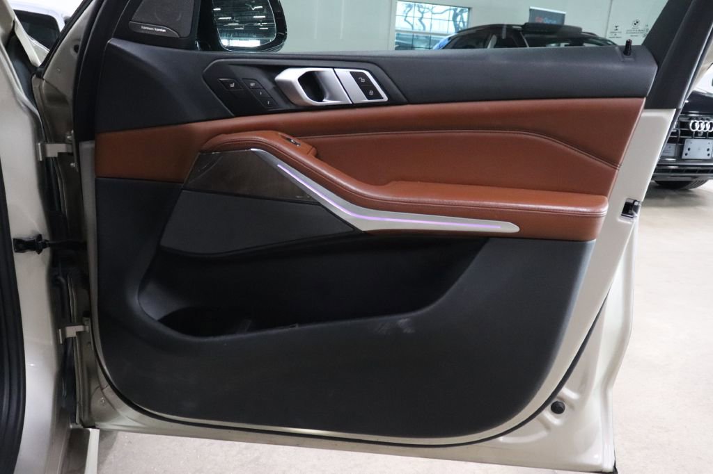 Used 2019 BMW X5 xDrive50i w/ M Sport Package image 25